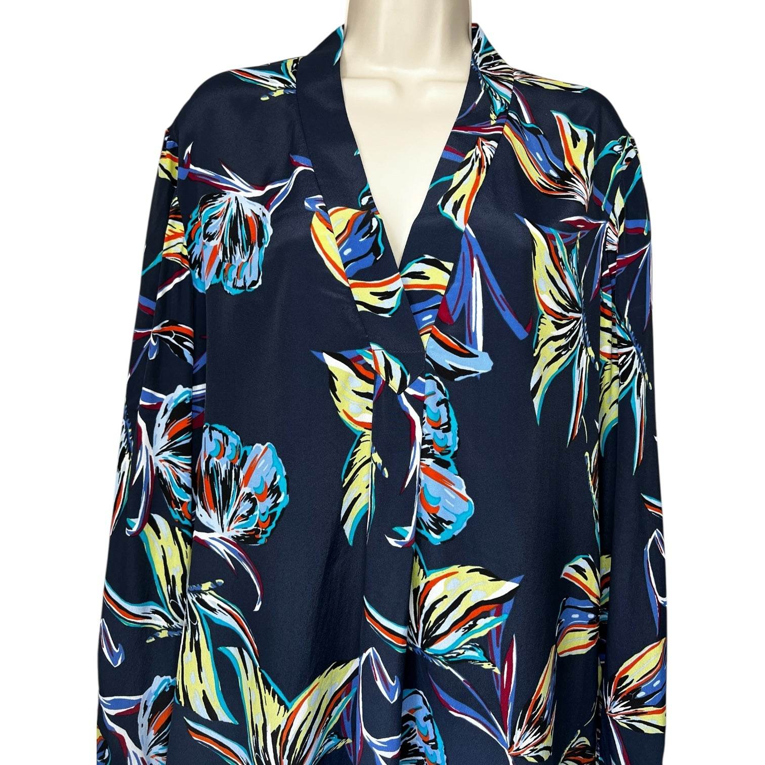 Diane Von Furstenberg Silk Butterfly Print Blouse – V Neck, US14 – pre-loved