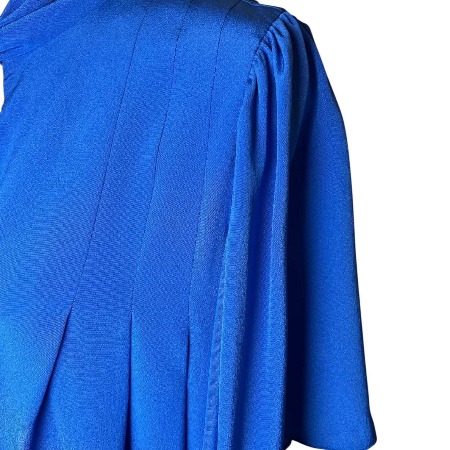 Diane von Furstenberg Silk Blouse – Pussybow V Neckline, Short Sleeve, US4 – pre-loved