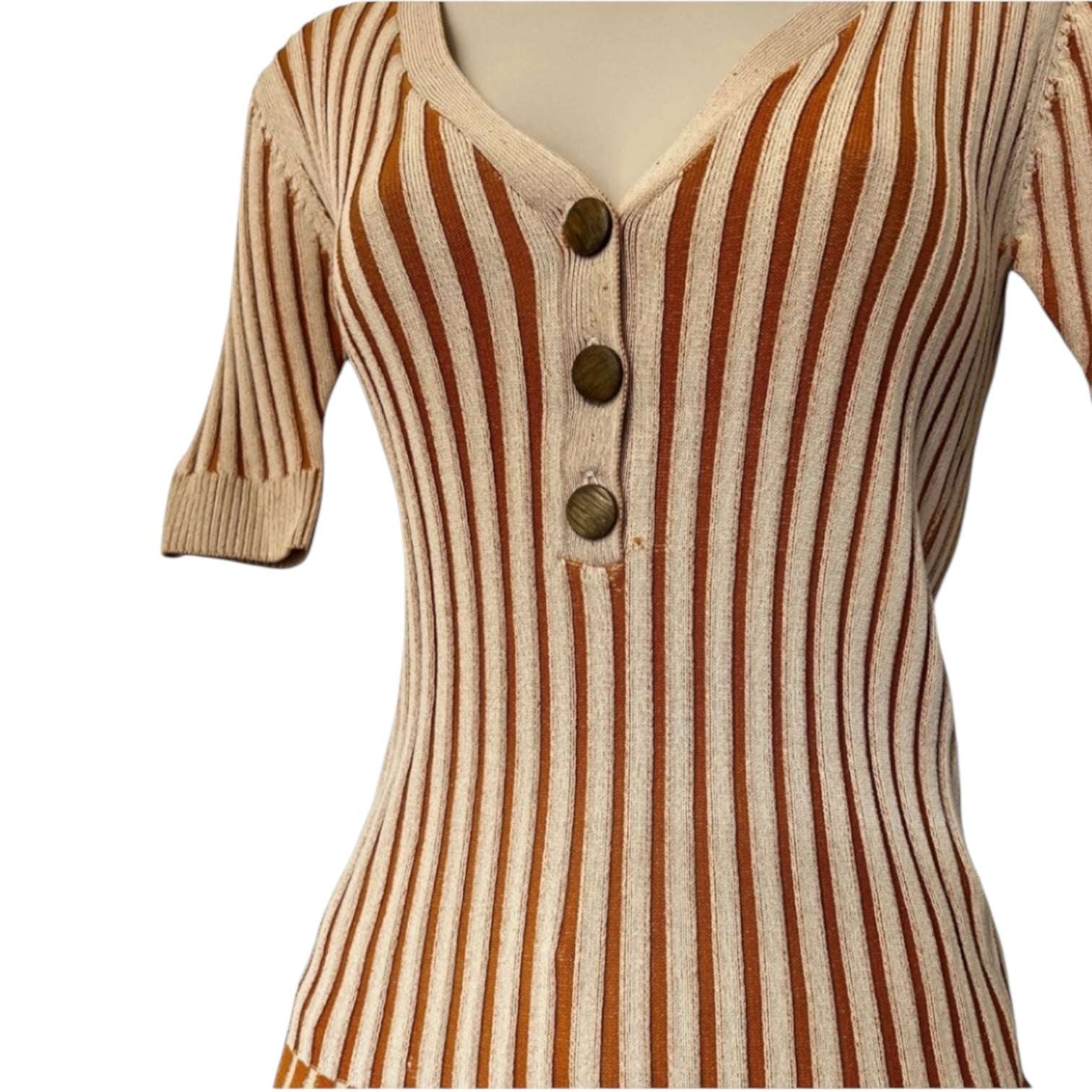 Nicholas Ribbed Knit Button Front V-Neck Top – Short Sleeve, Wooden Buttons, XS – pre-loved