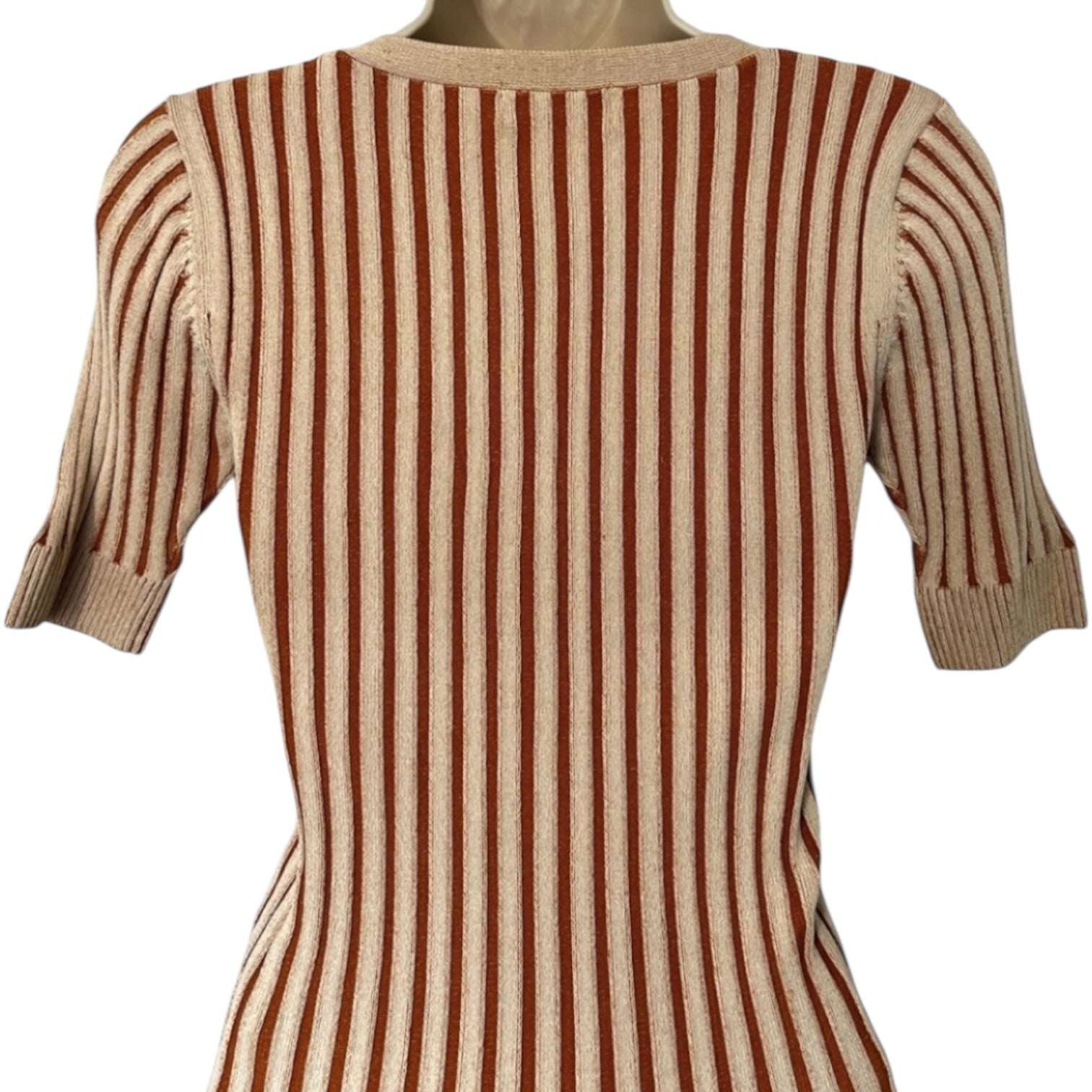 Nicholas Ribbed Knit Button Front V-Neck Top – Short Sleeve, Wooden Buttons, XS – pre-loved