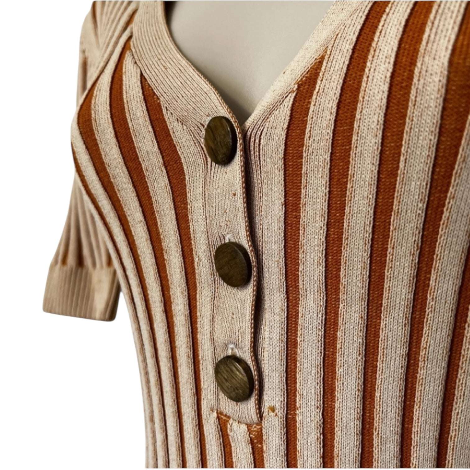 Nicholas Ribbed Knit Button Front V-Neck Top – Short Sleeve, Wooden Buttons, XS – pre-loved
