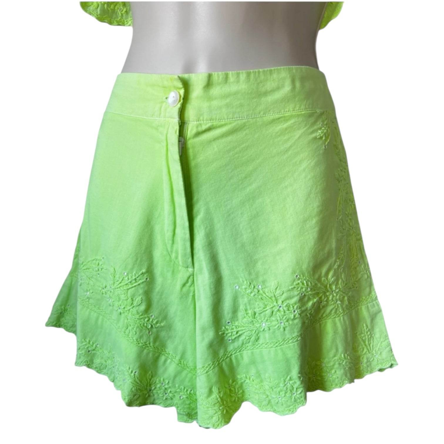 Juliet Dunn Embroidered Scalloped Mini Shorts – Neon Cotton, size 1 (UK8) – pre-loved