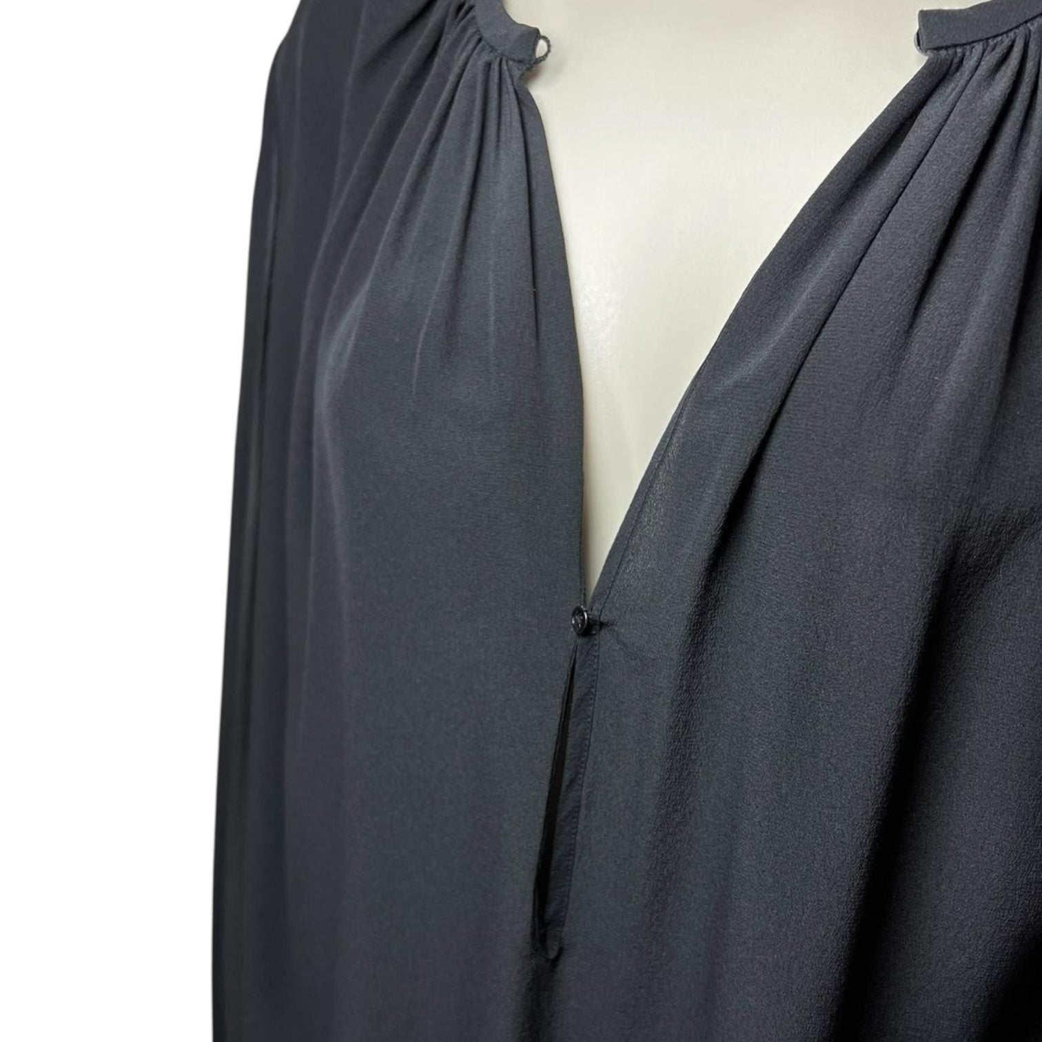 Joseph Silk Carlton Keyhole Long Sleeve Blouse – FR38