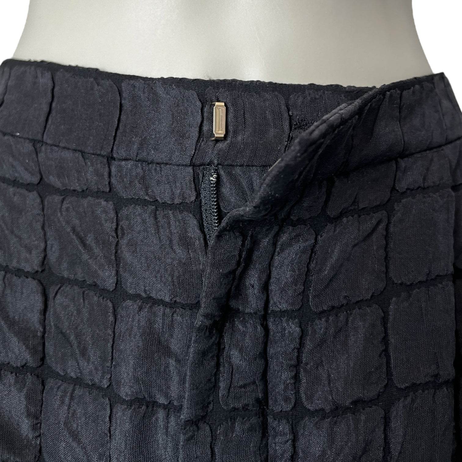 Chloé Black Textured Silk Lounge Shorts – Relaxed Fit, High-Waisted, FR 36 – pre-loved