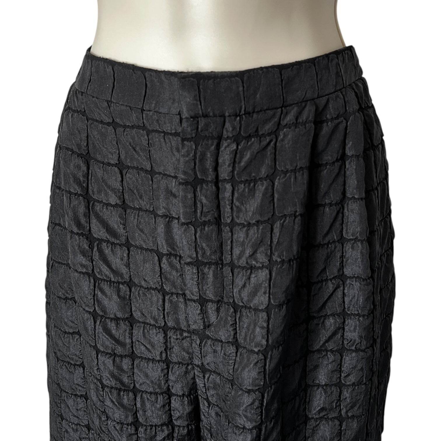 Chloé Black Textured Silk Lounge Shorts – Relaxed Fit, High-Waisted, FR 36 – pre-loved